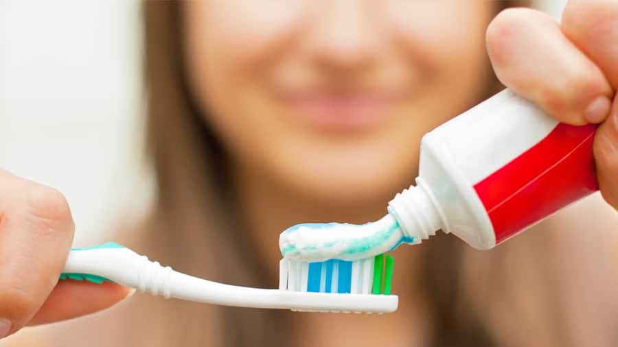 three easy and cheap teeth whitening tricks - colgate sg
