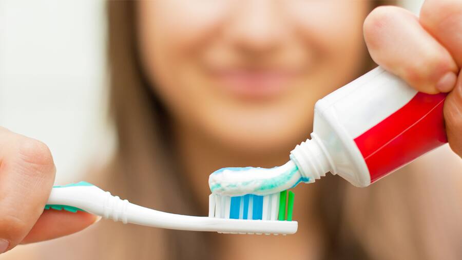 three easy and cheap teeth whitening tricks - colgate sg