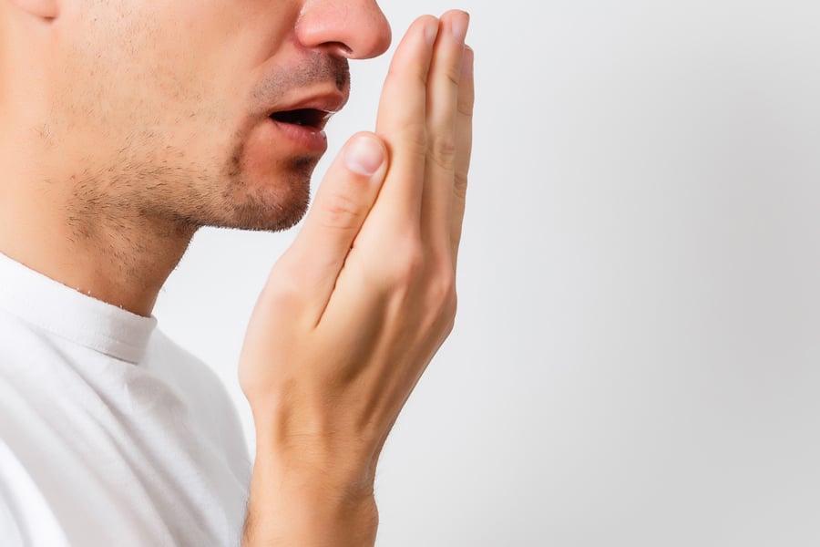 Síntomas de la candidiasis - Halitosis