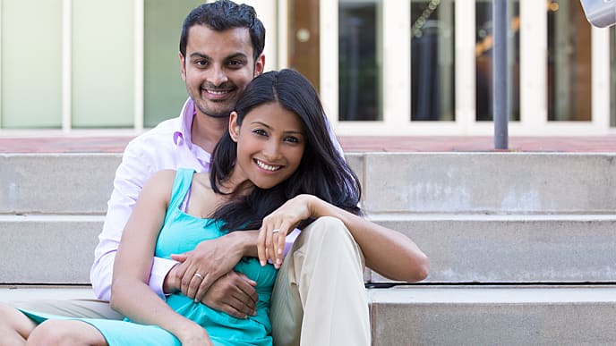 Pareja feliz sin muguet o candidiasis oral