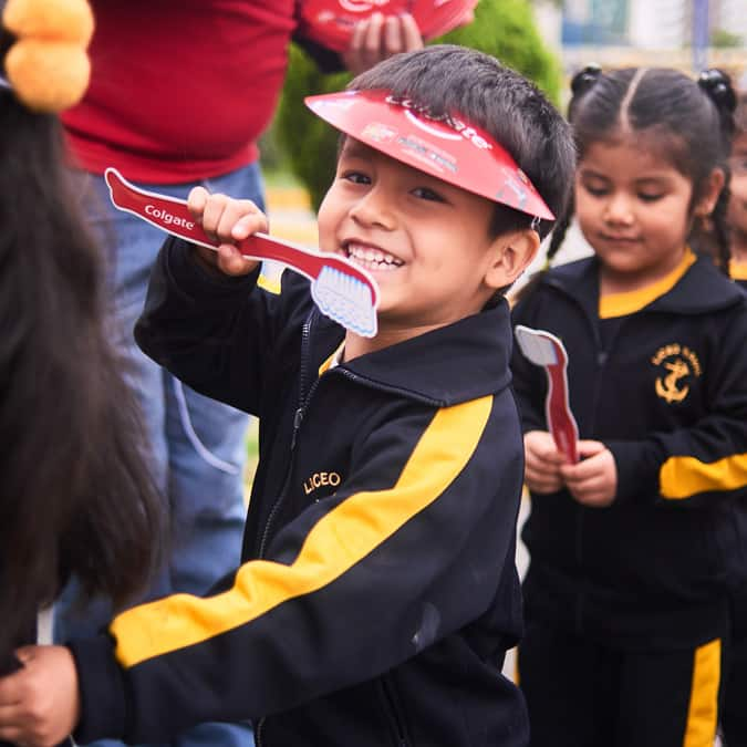 Colgate Sonrisas Brillantes, Futuros Brillantes