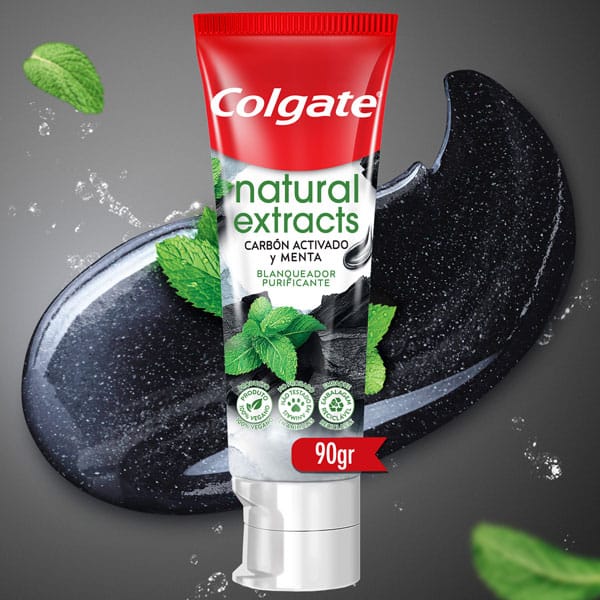 Cema dental Colgate Natural Extracts Carbón activado y menta 90gr