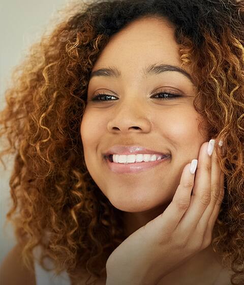 Mujer sonriendo Mujer sonriendo