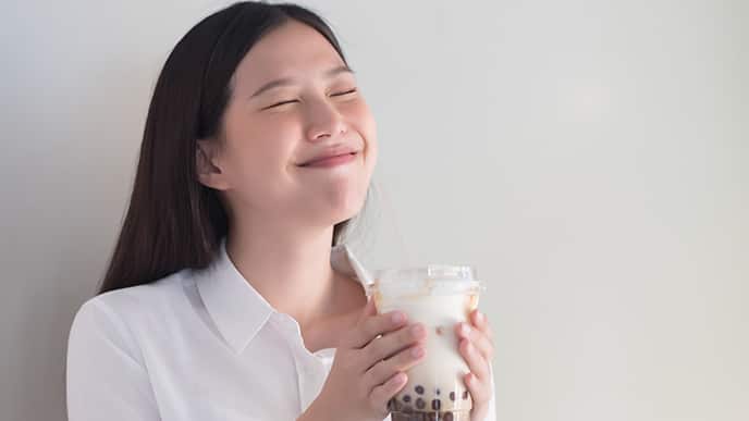 woman with delicious bubble tea